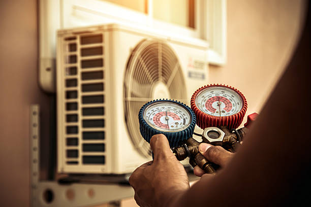 Professional Hvac technician working in Jamestown, IN